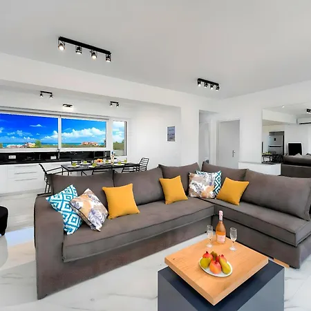 Luminosa Luxury Villa